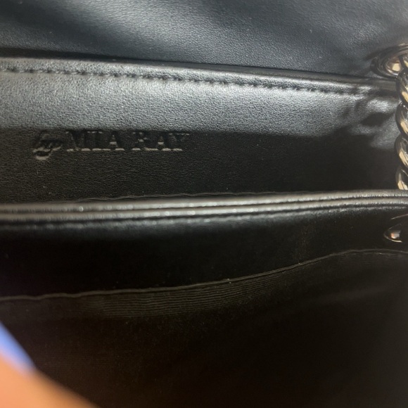 Glamaholic Lifestyle Medium Classic Flap Matte Bag - Picture 4 of 6